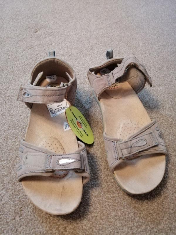 earth spirit sandals size 7